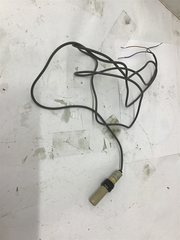 Omron E3F2-R2Z1 24-240VAC Sensor