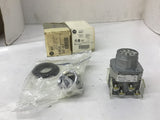 Allen-Bradley 800T-J91B Selector Switch 3-Position Spring Return Lot Of 2