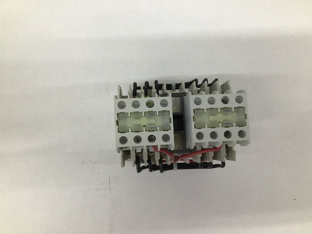 Cutler Hammer C320KGT8 Series A2 10A 600v Auxiliary Contact Block