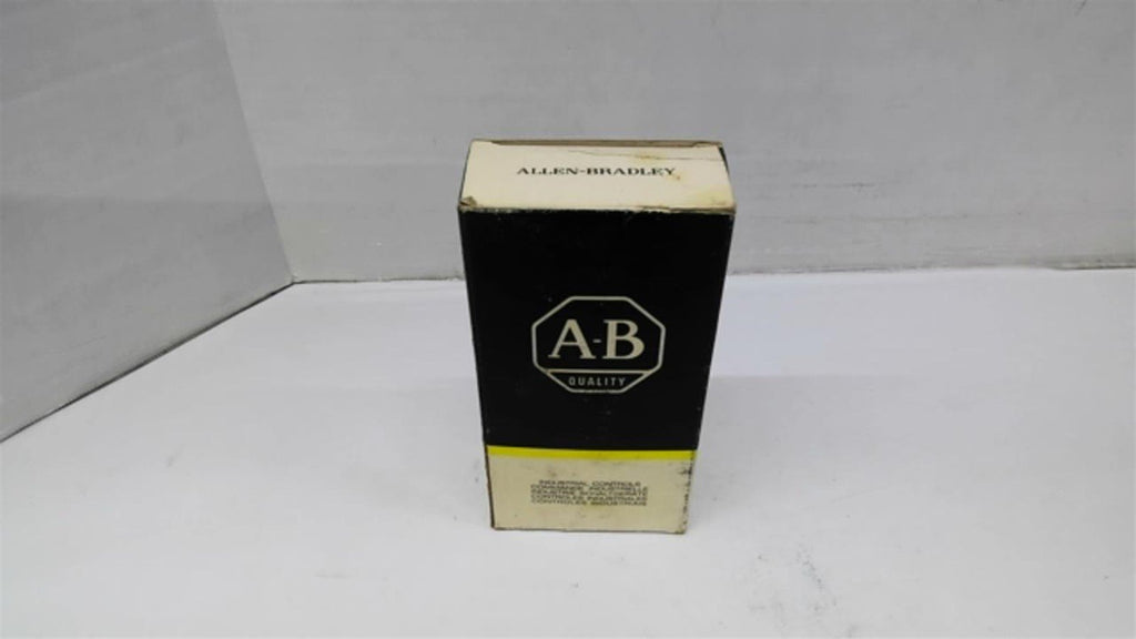 Allen-Bradley 871C-C8B18 Ser A Rev B Cylindrical Inductive Proximity Switch