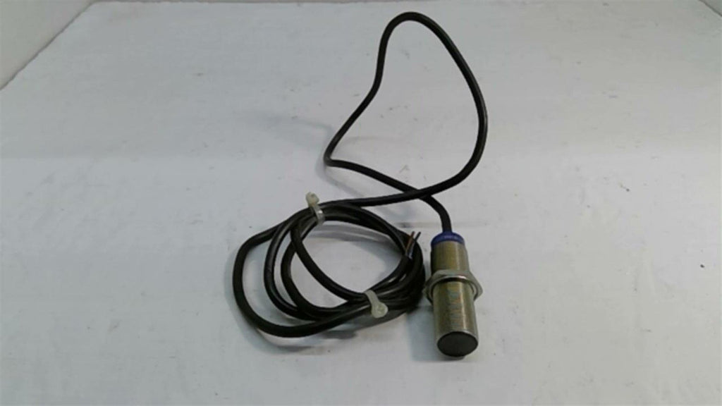 Telemecanique XS1M8NA370 Proximity Sensor 12-48V