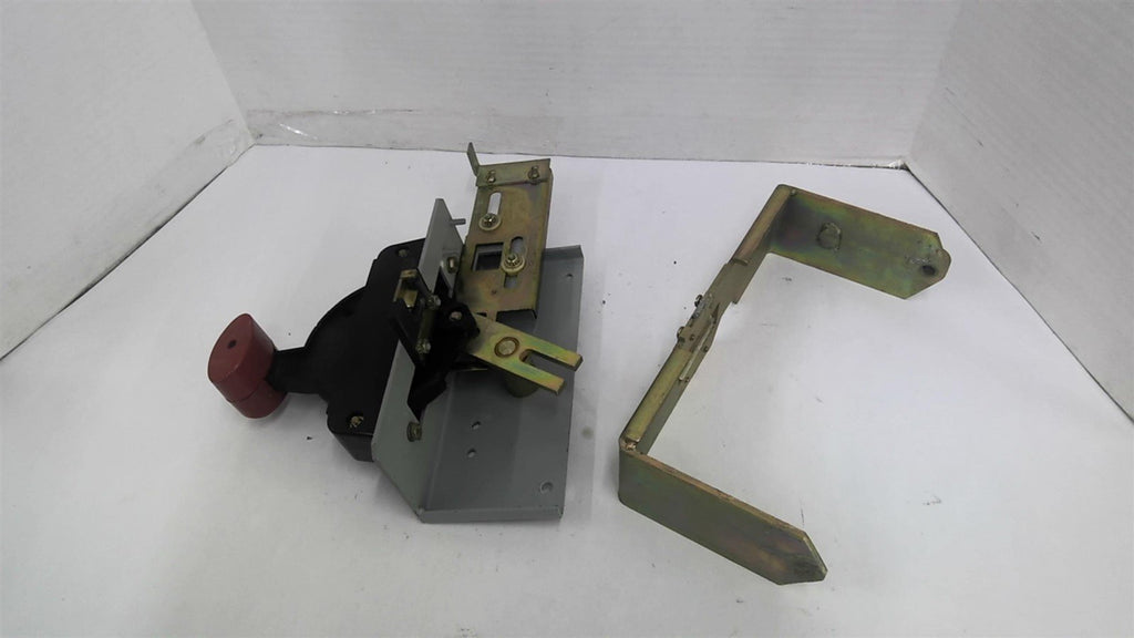 Disconnect Switch Door Handle Mechanism