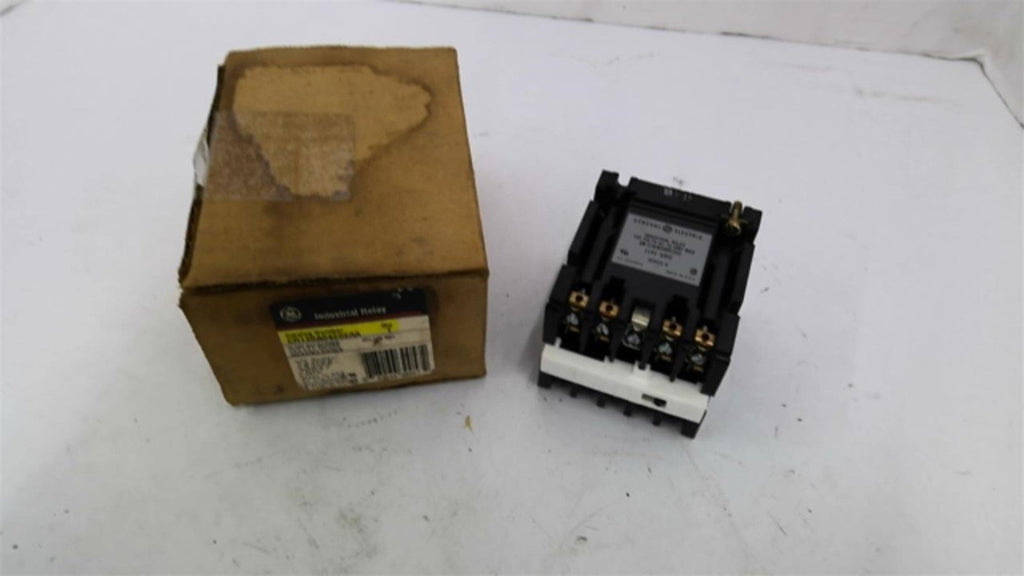 General Electric CR120A04002AA Industrial Relay 300 Volts 10 amp