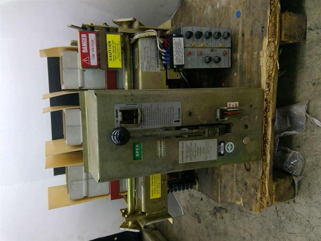 Siemens-Allis LAF-1600A Circuit Breaker