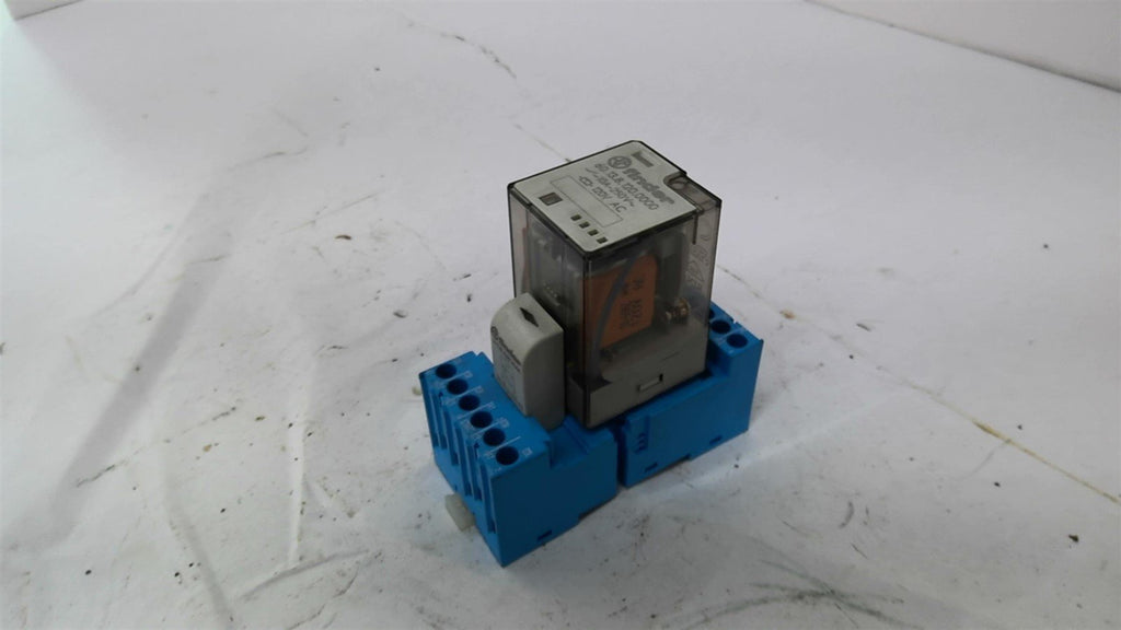 Finder 60.13.8.120.0000 Relay with base