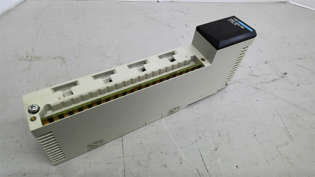 Schneider TSX Quantum 140DDI35300 DC Input Module 24V 4x8