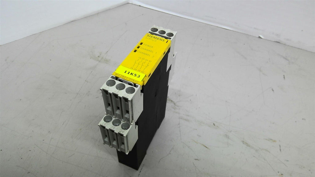 Siemens 3TK2821-1CB30 Relay