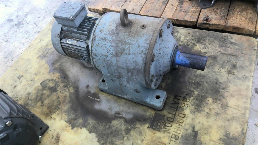 SEW R800T90S4 AC Gear Motor 1.1 KW 346/600 V 105:1 Ratio 1600/16 RPM