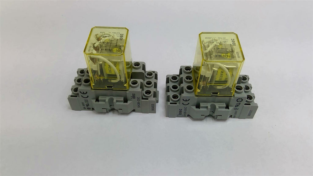 IDEC RH3B-U Relay 240VDC Relay On IDEC SH3B-05C Relay Socket Base Lot Of 2
