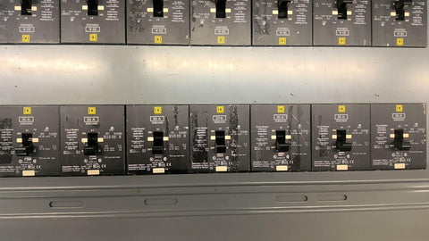 Square D NF442L2 250 A Circuit Breaker Panel 600Y/347 VAC 3 Phase 4 Wire Slots