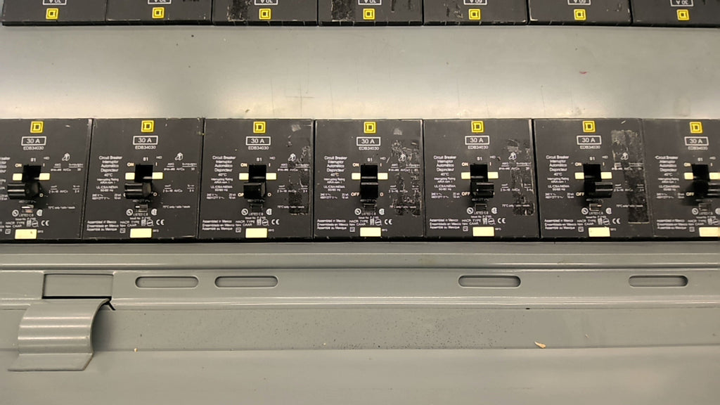 Square D NF442L2 250 A Circuit Breaker Panel 600Y/347 VAC 3 Phase 4 Wire Slots