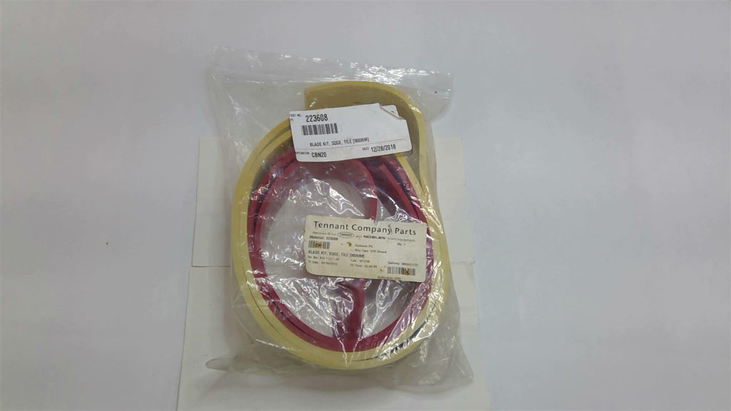 Tennant Co. 223608 Blade Kit, SQGE, Tile 900MM