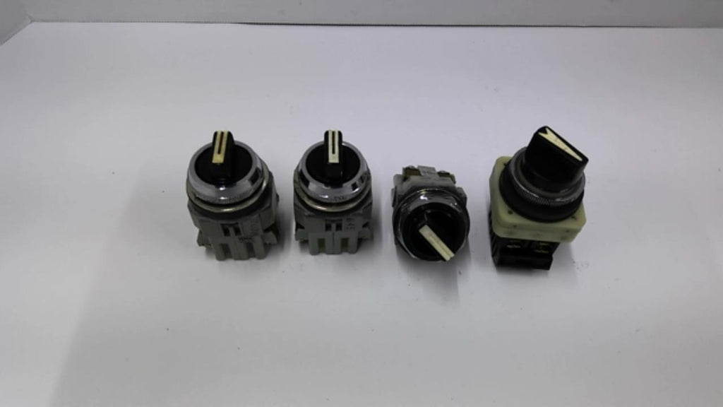 Idec ASD 41-10570 2 Position Selector Switch With BST010 Contact Blocks Lot Of 2