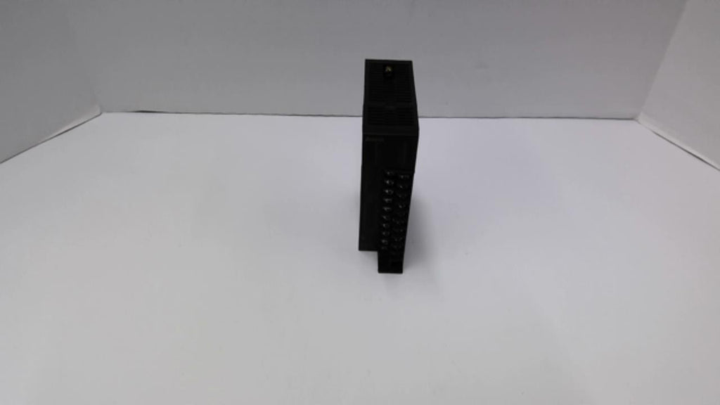 Mitsubishi A1SY10 Output Unit 240VAC 2 Amp Missing Screw Cover