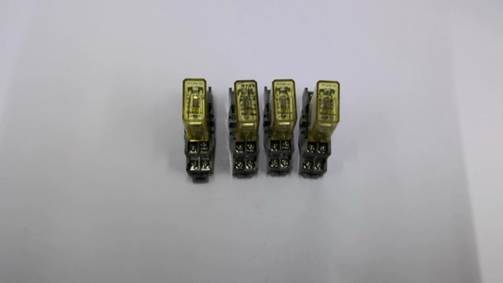 Idec RY2S-U Relay 20 Volt 50/60 Hz With Idec SY2S-05 Base 7 Amp 300 V Lot Of 4