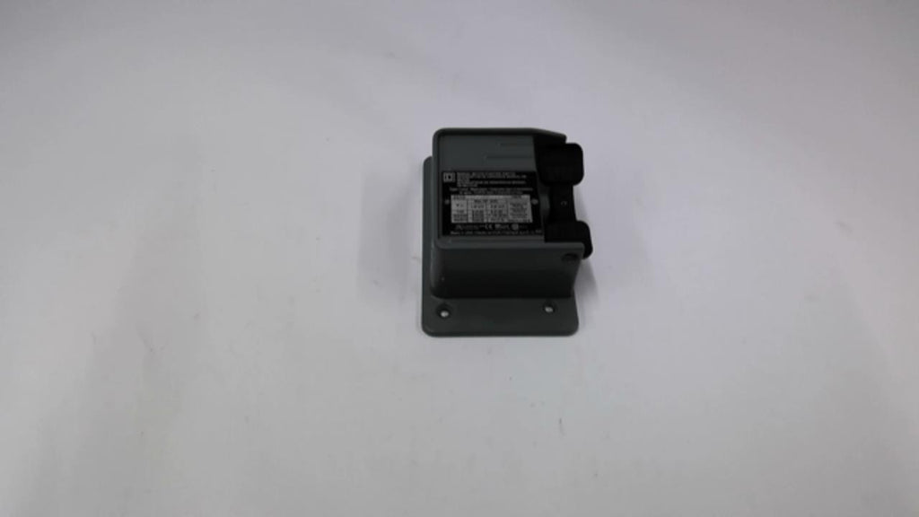 Square D 2510 KW2H 0223 Manual Motor Starting Switch Enclosure