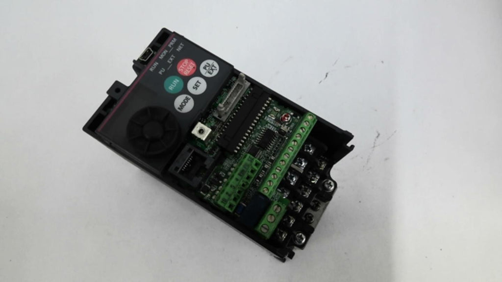 Mitsubishi FR-E720-030-NA Drive 3 Amp 3 Phase 200-240 Volts