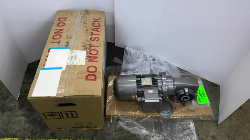 Nord 80LP/4CUS56CTWZ Gear Motor 1 HP 230/460 15:1 Ratio SK1SMI63AZH-N56C-80LP/4