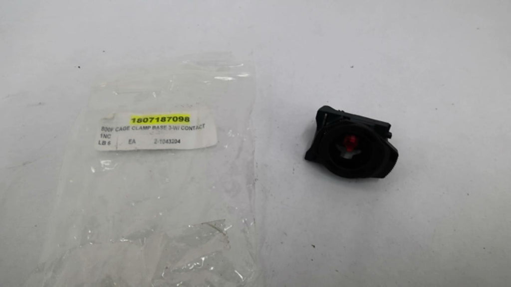 Allen Bradley 800F-Q01 Cage Clamp Base With Contact