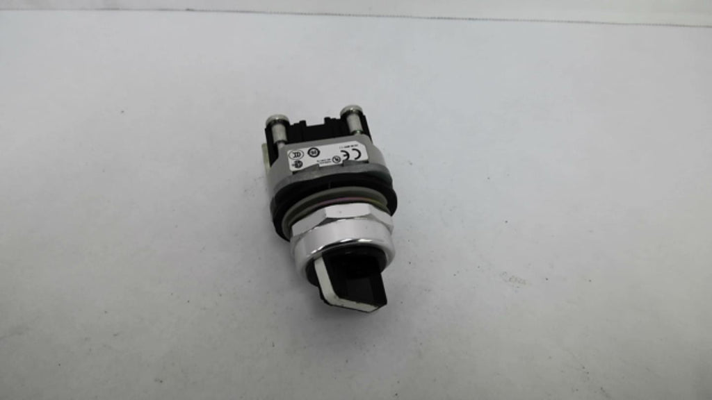Allen Bradley 800T-H4A 2 Position Selector Switch