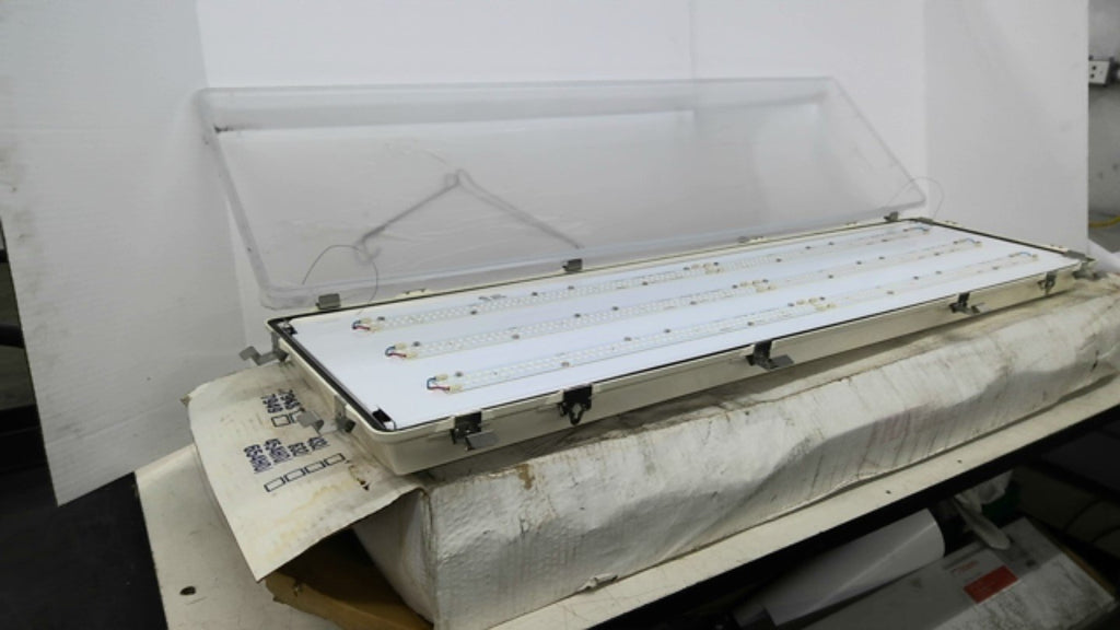 Intertek 4008854 Light 94V 4ft LED Fixture