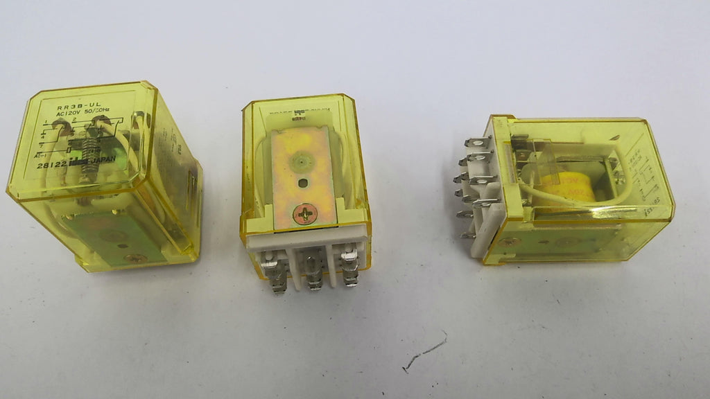 IDEC RR3B-UL Relay 7.5A 120VAC 50/60HZ 28122 lot Of 3