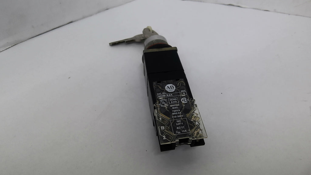 Allen Bradley 800-XAK Contact Block NEMA A300 300VAC 720V With 2 Keys