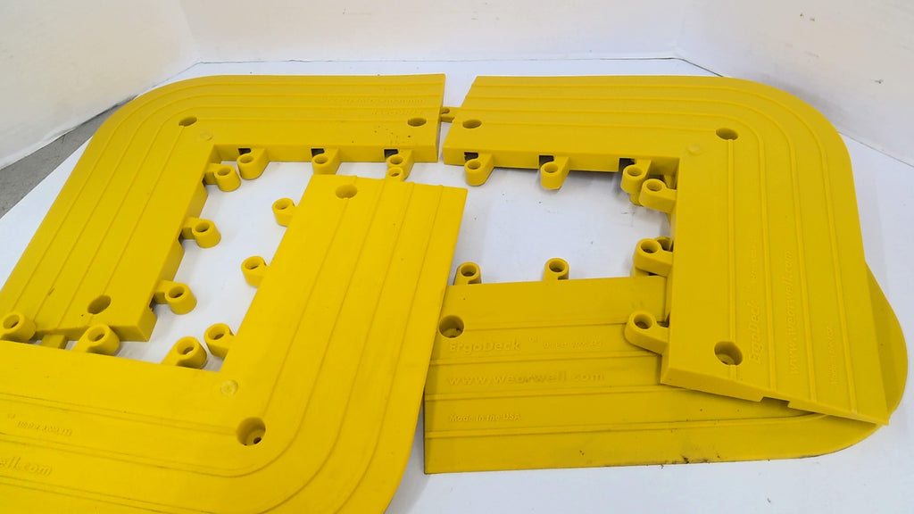 ErgoDeck 560.78X6X15X15YL-CS4 Yellow Heavy Duty Outside Corner Mat Lot Of 4
