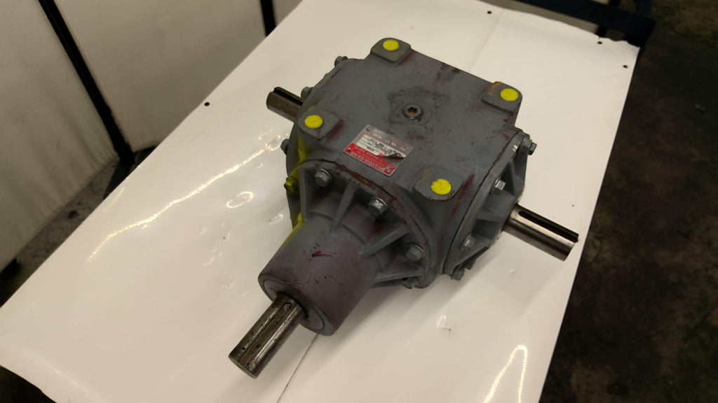 Boston Gear R1514-1-E Tri-Shaft Gear Reducer 1:1 66.77Hp 1750Rpm 1-1/2" Shafts