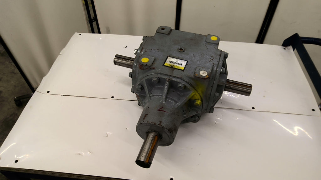 Boston Gear R1514-1-E Tri-Shaft Gear Reducer 1:1 66.77Hp 1750Rpm 1-1