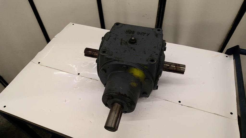 Hub City 0220-03901-300 Tri-Shaft Gear Reducer 1:1 Ratio 44Hp 850Rpm 3260Tq