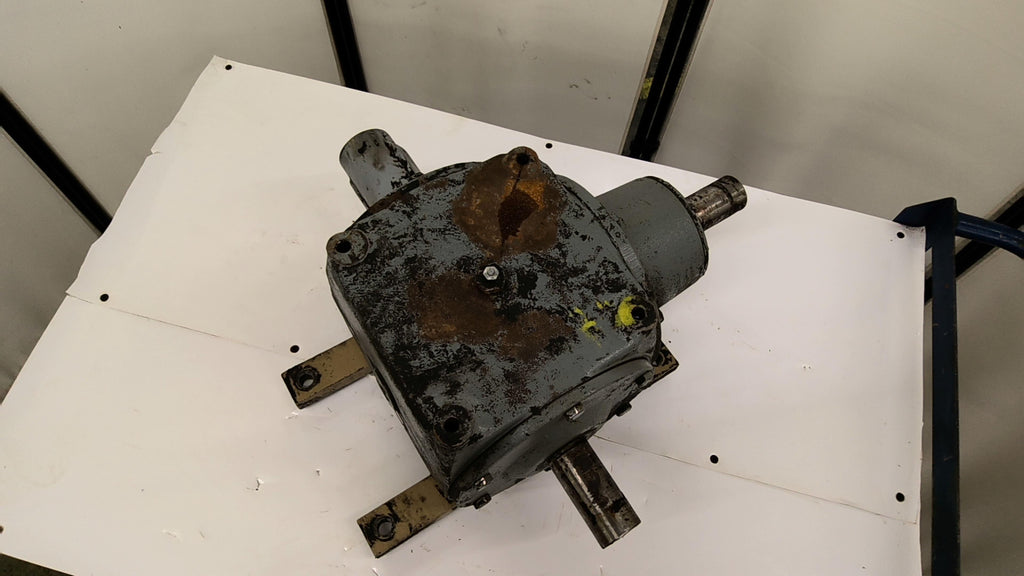 Hub City 0220-03906-800 Tri-Shaft Gear Reducer 1:1 Ratio 132Hp 1750Rpm 4750Tq