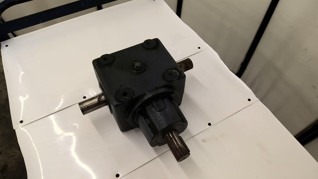 Hub City 0220-03513 Tri-Shaft Gear Reducer 1:1 24Hp 1150Rpm 1320Tq