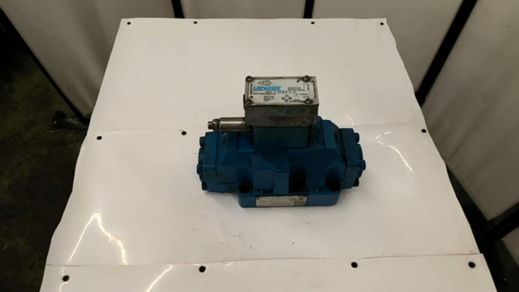 Vickers DG4V-3-2A-M-W-B-40 Directional Control Valve 115/120V 60Hz 54A