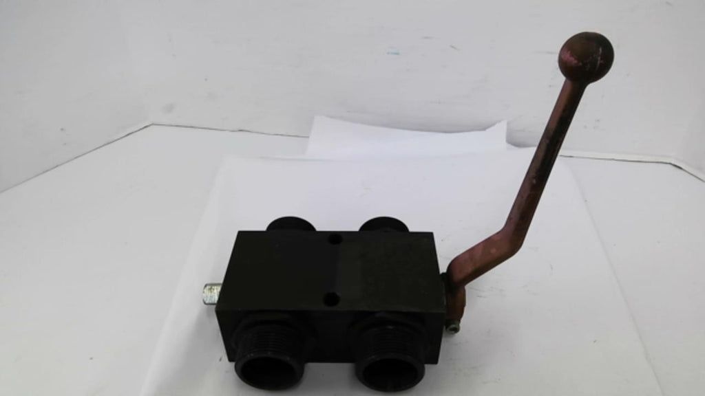 B371 Hydraulic Selector Valve Bore 1-1/4" Length 7" Width 4-3/4"