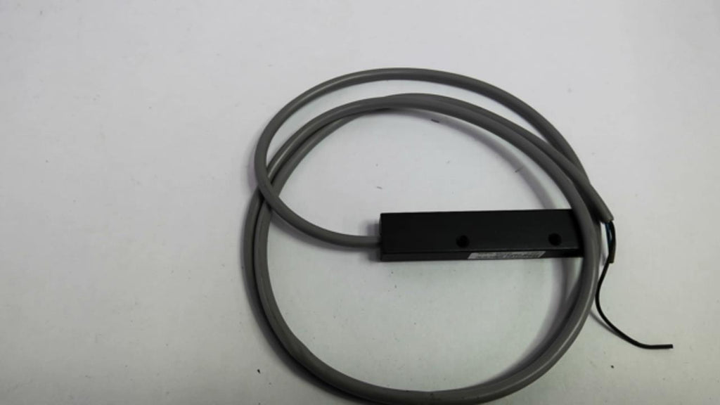 Baumer Electric FSDM 08D9002 L501 Sensor Wire Length 28"