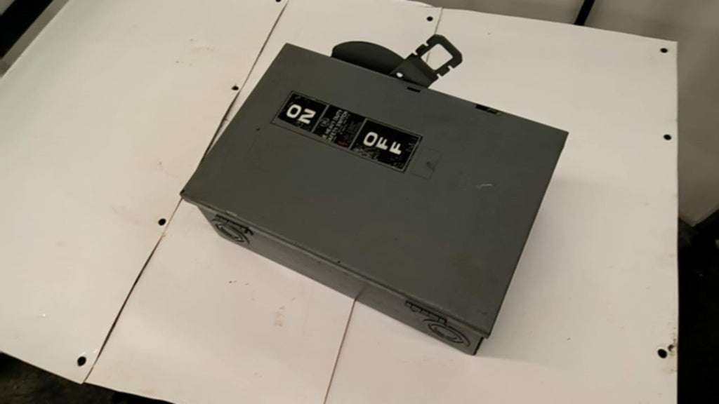 GE TH3361 Fusible Safety Switch 600Vac 260Vdc 30A 3P 3Ph Nema 1