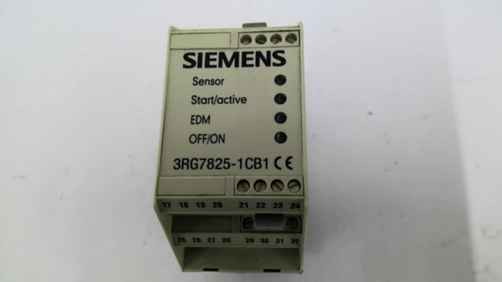 Siemens 3RG7825-1CB1 Light Curtain Evaluation Controller 24VDC 4A