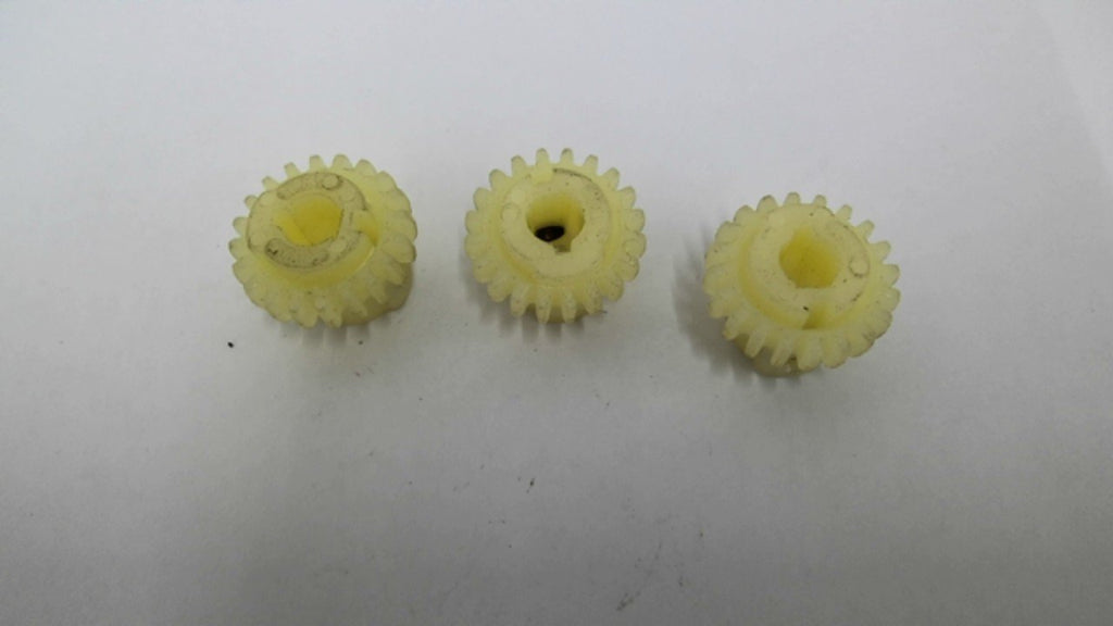 1108 Nylon Spur Gear 20 Teeth 3/8" Bore 15/16" Length 1-1/4" Wide Lot Of 3