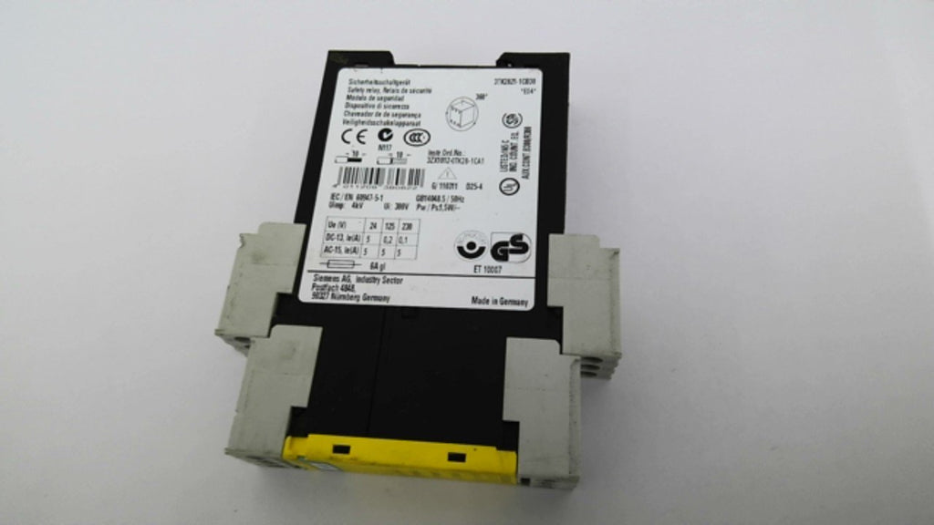 Siemens 3TK821-1CB30 Safety Relay 24VAC/DC