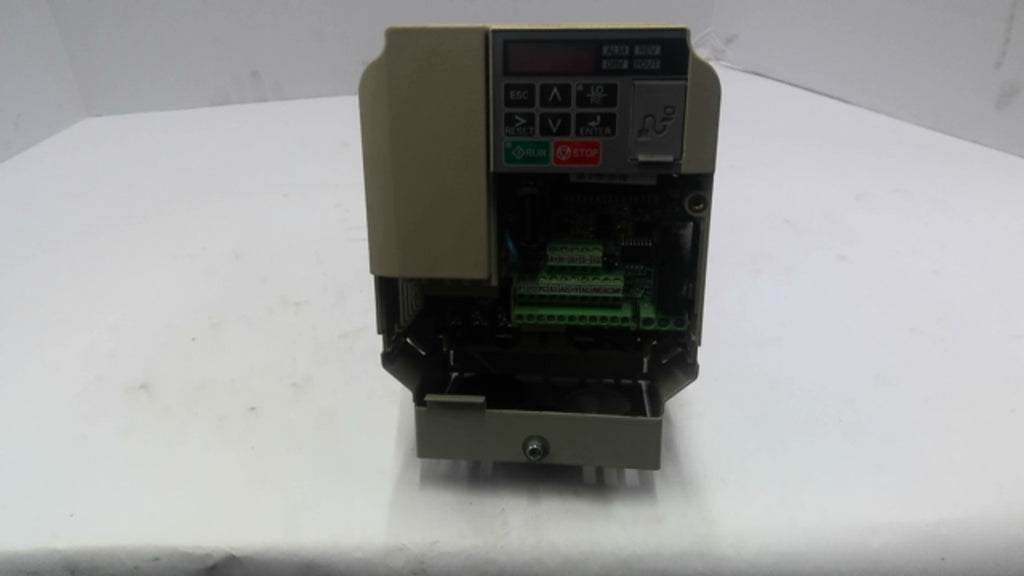 Yaskawa V100 Series ClMR-VU4A0009FAA AC Drive 480 Volts 8.8Amps