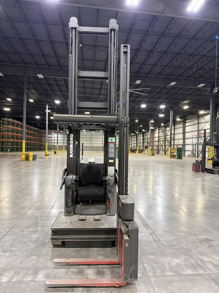 Raymond 960-CSR30T Man-UP Swing Reach Turret Forklift 3000lbs Capacity