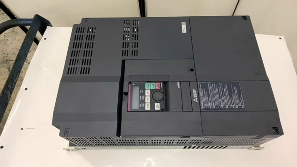 Mitsubishi FR-A820-30K-1 Variable Frequency Drive 40Hp 200-240Vac 3Ph 115A