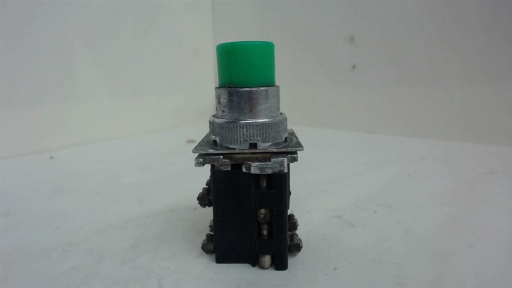 Cutler-Hammer, Green Pushbutton, 120 Volts, 50/60Hz, 6.3V Lamp