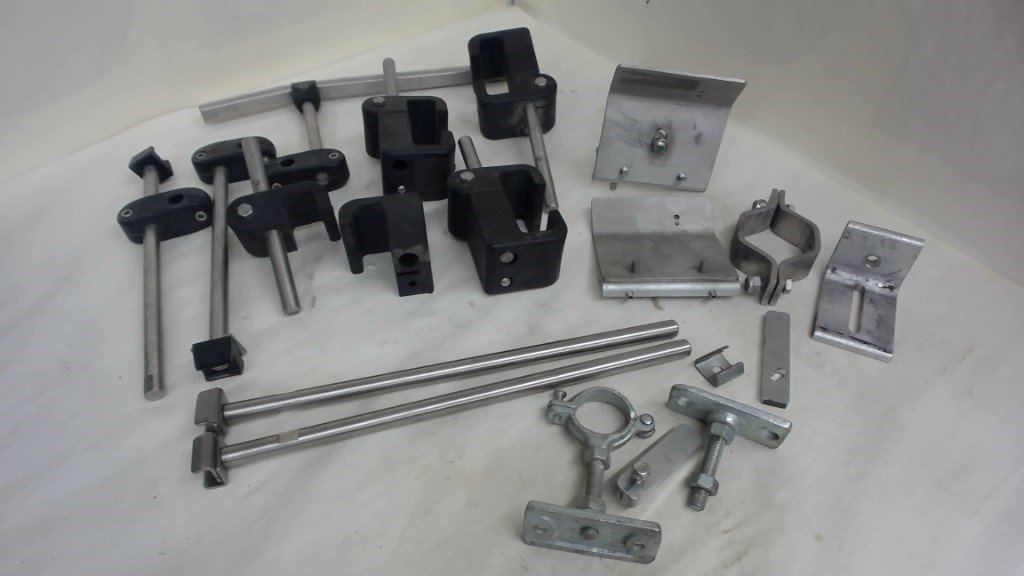 LOT OF VARIOUS MOUNTING BRACKETS INCLUDING BRACKETS, RODS, PLATES & ECT.