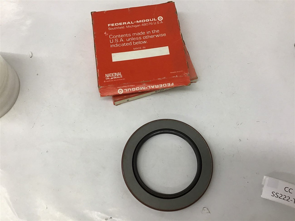 Federal Mogul 417499 Oil Seal Lot Of 2