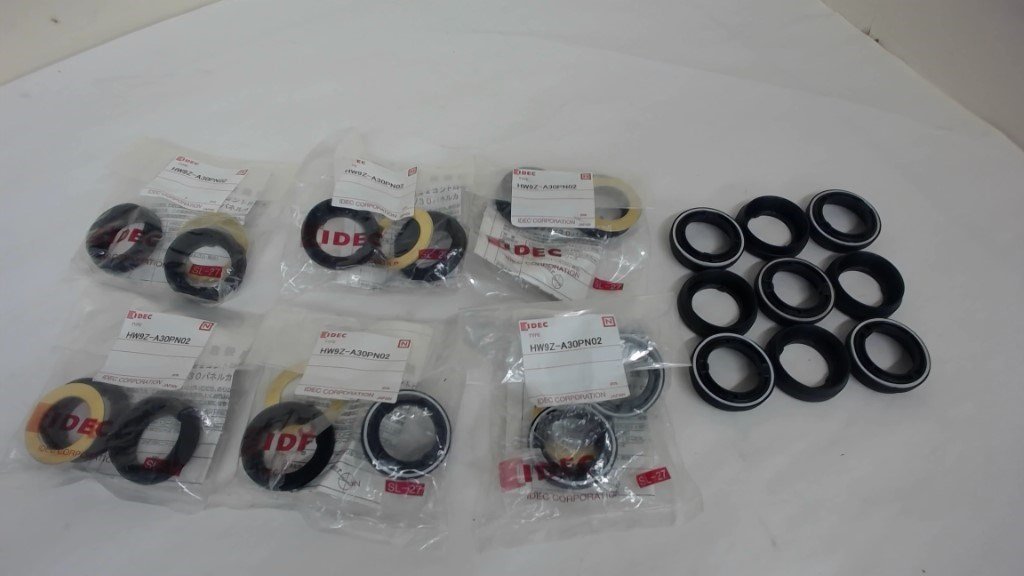 Lot Of 6 Idec Hw9Z-A30Pn02 Nut/Washer For Hw1E Pilot Device With Extra Pieces