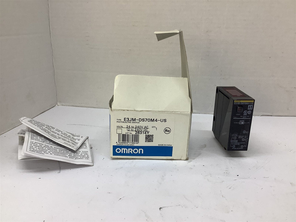 Omron E3JM-DS70M4-US Photoelectric Switch 24-240 VAC 12-240 VDC