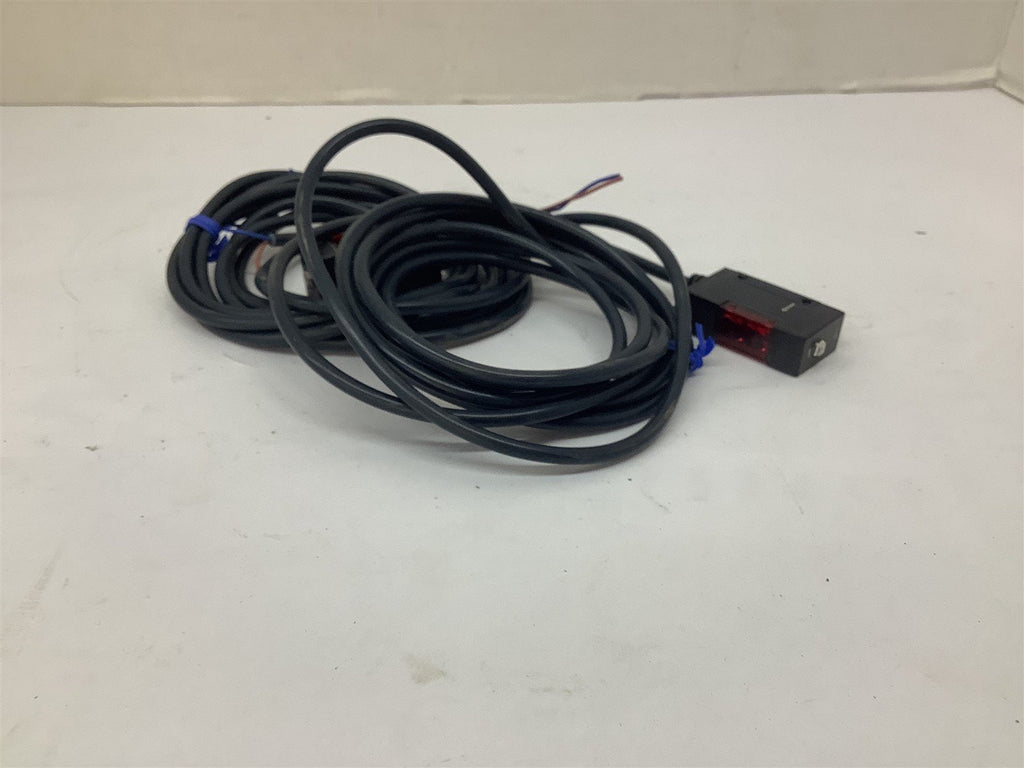 Omron E3S-AT81-L Photoelectric Sensor Lot Of 2