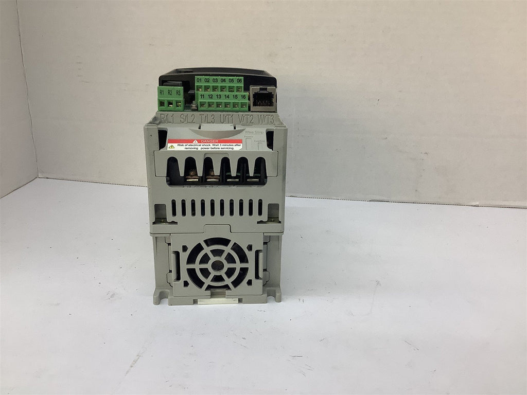 Allen-Bradley 22A-D2P3N104 Ser. A AC Drive 0.75 kW 1 HP 3 PH 0-460 VAC 2.3 Amps